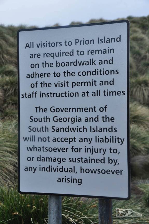Placa para os visitantes de Prion Island, na Geórgia do Sul